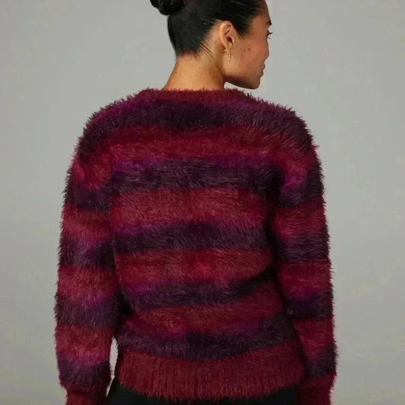 Savage crewneck fuzzy texture long sleeve sweater l. - Picture 2 of 16